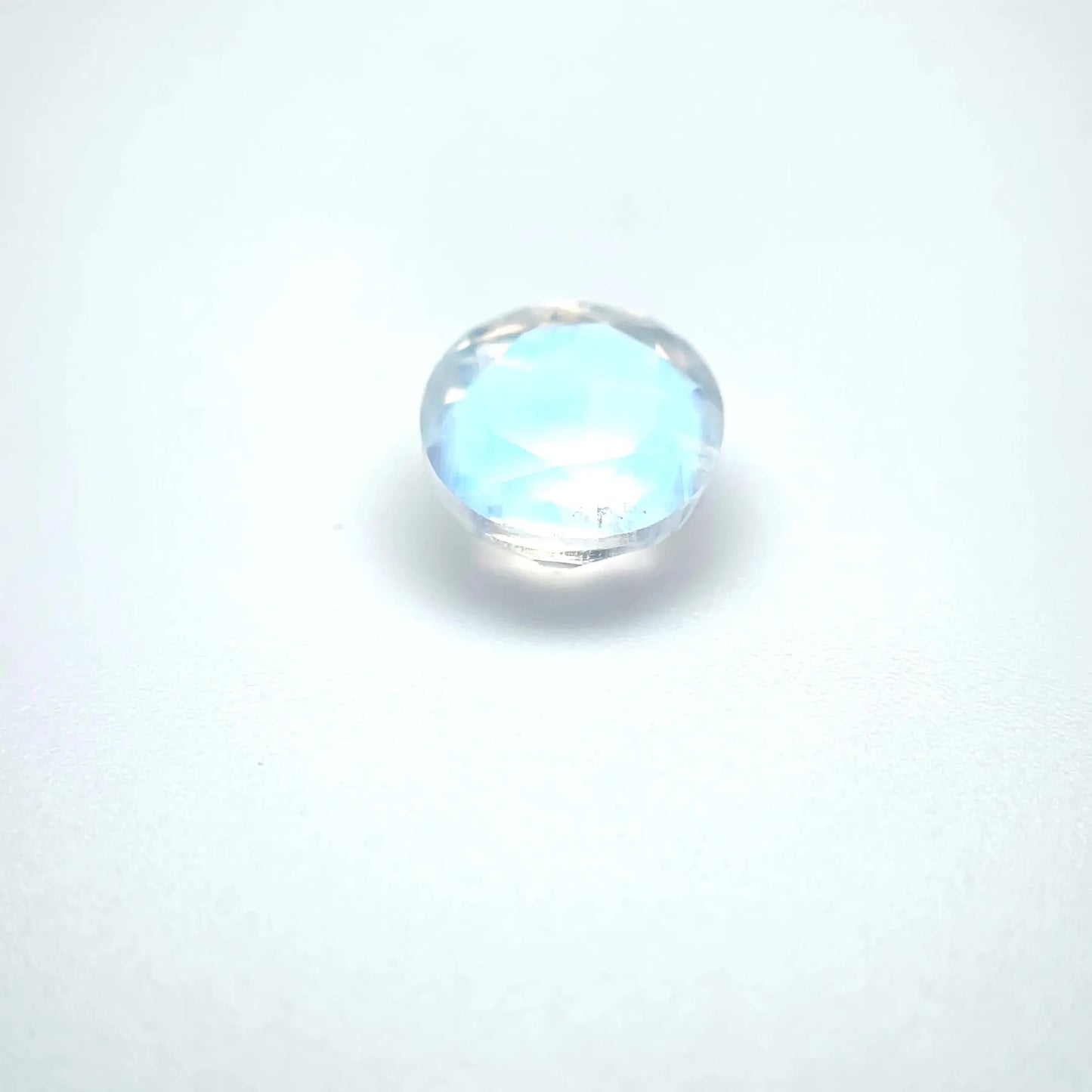 1.55ct Round Natural Moonstone (Colour White, Clarity Eye Clean, Cut Faceted)